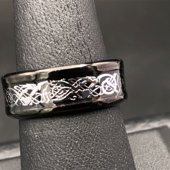 Unisex Tribal Ring Size 8 Black Resin Silver Tone Filigree Inlay 0.25" Band - Picture 5 of 5